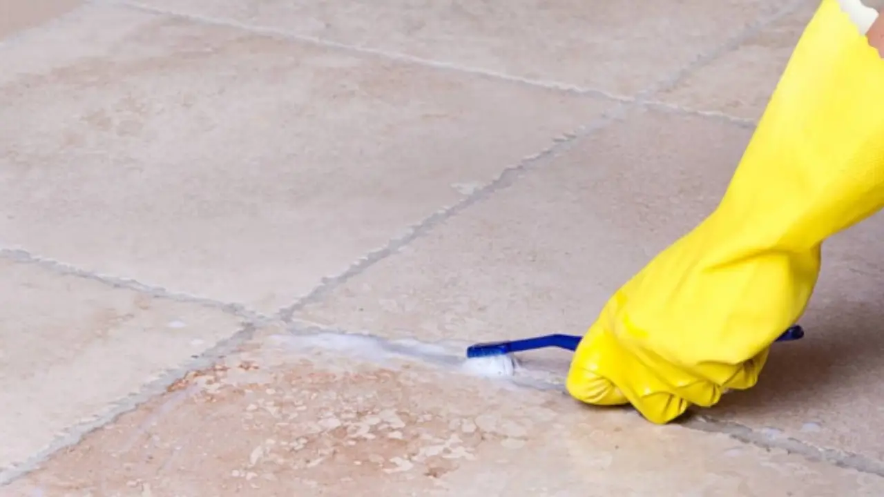 Il trucco segreto per pulire le piastrelle e le fughe senza fatica e senza strofinare