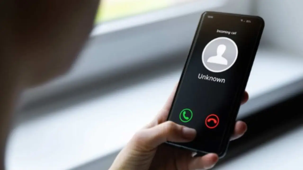 Attenzione a questa truffa telefonica: se rispondi “sì” possono svuotarti il conto