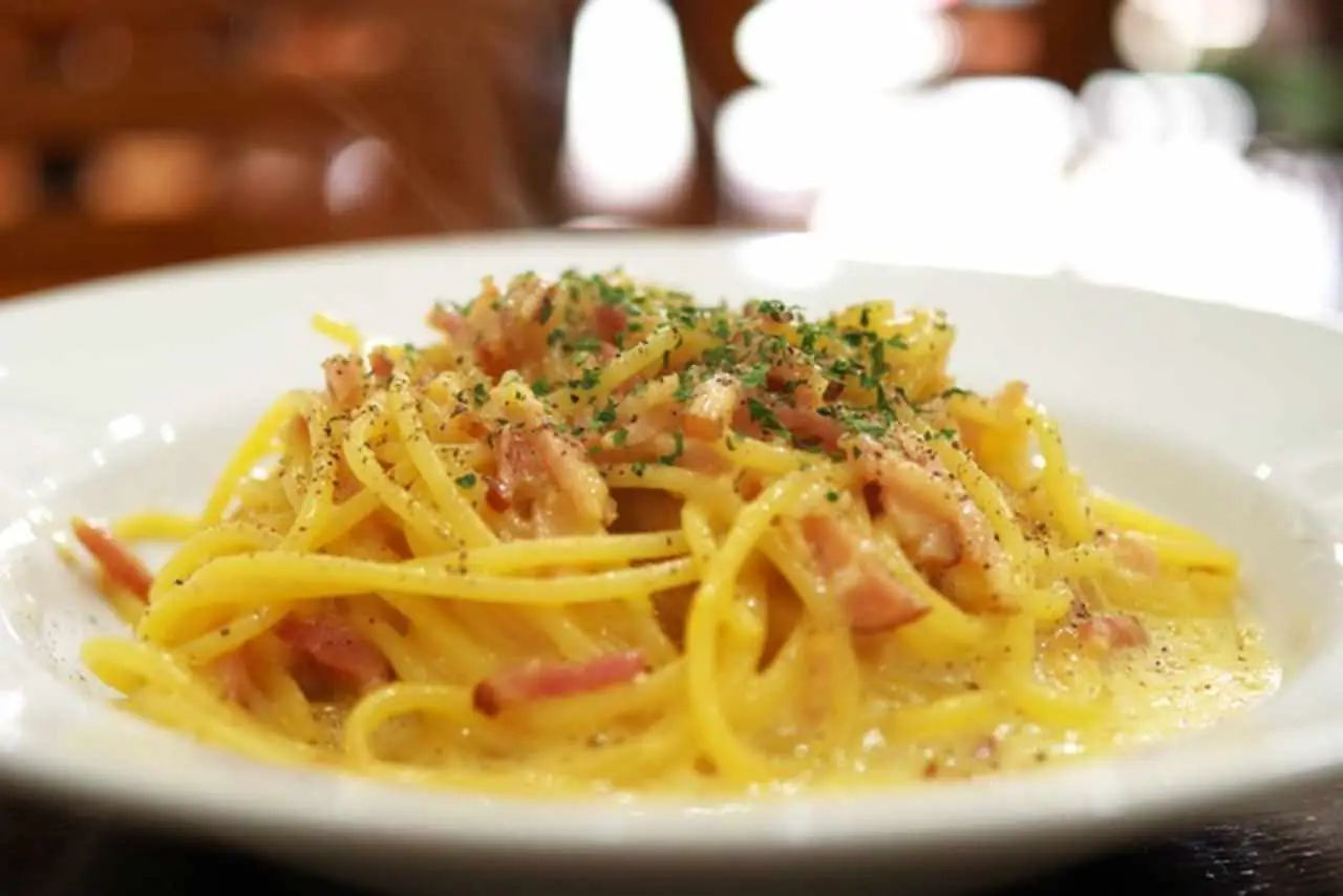 Pasta alla carbonara cremosa senza impazzire? Ecco il trucco definitivo dello chef